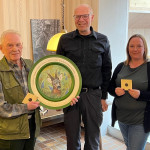 Als Sieger zeigen sich Julia Baselt auf dem dritten Platz und der Gewinner der Ehrenscheibe Herbert Möckl.